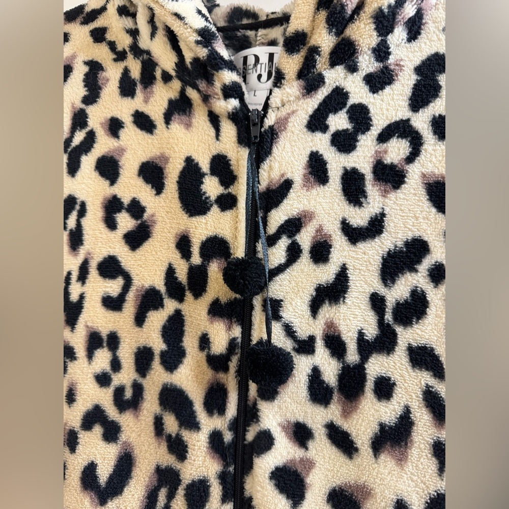 Leopard Print Hooded Onesie - Picture 3 of 6